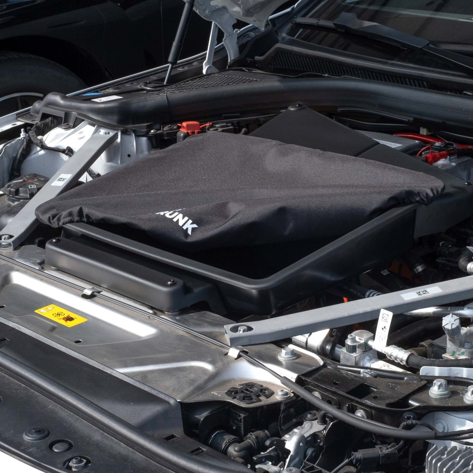 FRUNK for BMW i4 2022- (eDrive35 / eDrive40, without M Sport suspension) - Image 6